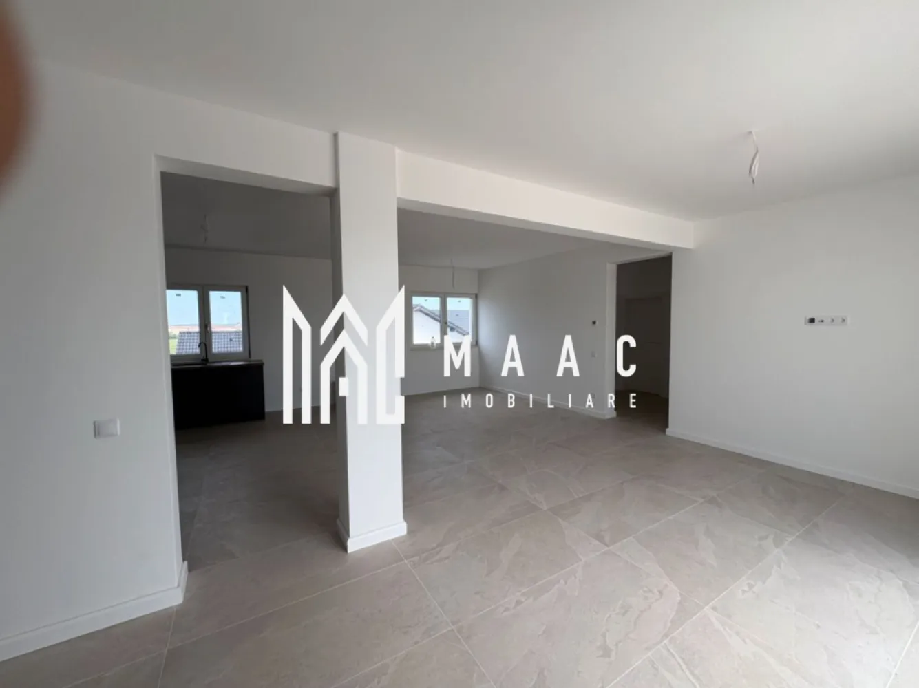 Penthouse 3 camere I 2 bai I Terasa I Calea Cisnadiei - MAAC Imobiliare vă propune spre vânzare un apartament modern și spațios, situat într-un bloc nou, pe Calea Cisnădiei, în imediata apropiere de Lidl și Primărie.

Locuința de tip Penthouse este amplasată la etajul 3 și dispune de o suprafață utilă de 86 mp,terasa de 38mp, fiind compartimentată inteligent pentru a oferi confort și funcționalitate. Apartamentul este compus din living generos cu bucătărie open-space echipata complet, 2 dormitoare luminoase ,2 bai 

Imobilul se predă la cheie, Partial mobilat ,cu finisaje moderne, iar în preț este inclus și un loc de parcare.

O alegere ideală pentru o familie sau pentru cei care își doresc un apartament bine poziționat, într-o zonă în continuă dezvoltare, aproape de magazine, instituții și puncte de interes.

Pentru mai multe detalii precizati ca ati vazut anuntul cu ID CP3116504