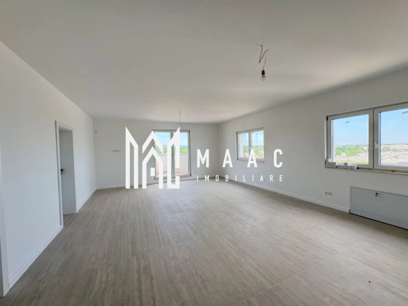 Penthouse 3 camere I 91 mp I Terasa I Calea Cisnadiei - MAAC Imobiliare vă propune spre vânzare un apartament modern și spațios, situat într-un bloc nou, pe Calea Cisnădiei, în imediata apropiere de Lidl și Primărie.

Locuința de tip Penthouse este amplasată la etajul 3 și dispune de o suprafață utilă de 91mp,terasa de 70 mp, fiind compartimentată inteligent pentru a oferi confort și funcționalitate. Apartamentul este compus din living generos cu bucătărie open-space , 2 dormitoare luminoase ,1 baie

Imobilul se predă la cheie, Partial mobilat ,cu finisaje moderne, iar în preț este inclus și un loc de parcare.

O alegere ideală pentru o familie sau pentru cei care își doresc un apartament bine poziționat, într-o zonă în continuă dezvoltare, aproape de magazine, instituții și puncte de interes.

Pentru mai multe detalii precizati ca ati vazut anuntul cu ID CP3120218