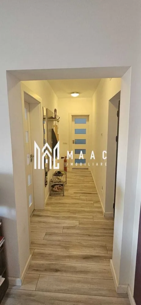 Apartament 2 Camere | Parțial Mobilat | Selimbar - MAAC Imobiliare vă propune spre vânzare un apartament cu 2 camere, situat la casă. Imobilul are o suprafață utilă de 45 mp și este compartimentat eficient, fiind compus din: hol, living, bucătărie, dormitor și baie. Apartamentul este poziționat la etajul 1 din 1. Dotări și avantaje: • centrală termică proprie • ferestre cu geam termopan • ușă metalică • aer condiționat • pod • cotă parte din curte Nu dispune de loc de parcare Pentru mai multe detalii și programări la vizionare, vă rugăm să ne contactați și să menționați ID-ul proprietății: CP2866339. }}