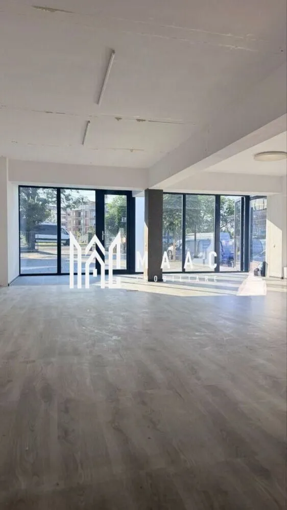 Spațiu birouri I Open- space I 85 mpu I Parcare I Selgros - De închiriat, împreună sau separat, două spații comerciale la parter, potrivite pentru multiple destinații. Suprafața totală este de 85 mp ( unul de 60 mp, altul de 25 mp ), situată la parterul unei clădiri moderne. Caracteristici principale: - Spații semicompartimentate, flexibile ca utilizare - Încălzire centrală - Perete de sticlă cu vizibilitate excelentă la stradă - Grup sanitar amenajat - Iluminat natural și artificial eficient - Locuri de parcare disponibile Localizare: zonă cu trafic intens, acces rapid la autostradă, aproape de târg, Selgros, Shopping Prima și alte puncte de interes. Disponibilitate: imediată. Pentru detalii suplimentare sau programarea unei vizionări, contactați MAAC Imobiliare specificând ID CP2884964. }}