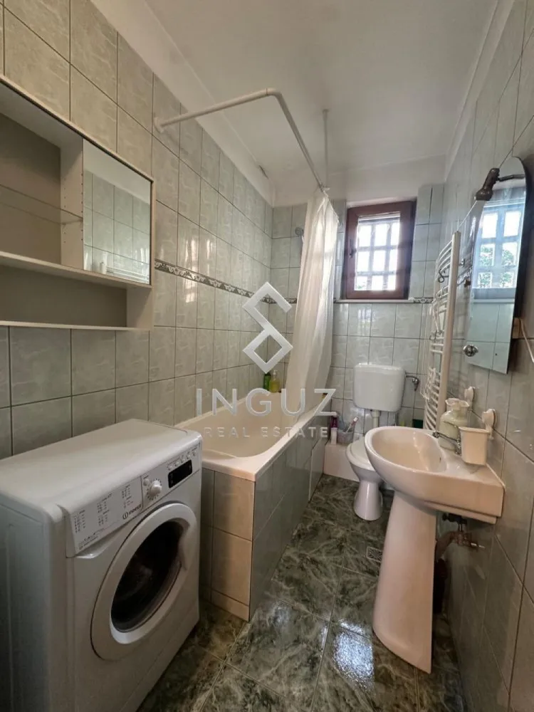 Apartament 2 camere de închiriat – Zona Titan, lângă parc - Apartament 2 camere de închiriat – Zona Titan, lângă parc ⬇️ العربية بالأسفل ⬇️

Se oferă spre închiriere un apartament cu 2 camere, situat la etajul 3 din 3, într-o zonă liniștită și curată, în apropierea Parcului Titan.

Localizare excelentă:
• La aproximativ 10 minute de mers pe jos de ParkLake Shopping Center
• Acces rapid către Parcul Titan (IOR), mijloace de transport în comun, supermarketuri, farmacii, cafenele și restaurante
• Zonă verde, ideală pentru relaxare și plimbări

Detalii apartament:
• Compartimentare practică și luminoasă
• Debara spațioasă în bucătărie
• Cameră tip boxă/depozitare la subsol
• Situat într-un imobil liniștit și bine întreținut
• Ideal pentru cupluri, persoane singure sau familie restrânsă

Apartamentul oferă un echilibru foarte bun între confort, liniște și acces rapid către una dintre cele mai apreciate zone din Sector 3.
Pentru mai multe detalii sau programarea unei vizionări:

شقة غرفتين للإيجار – منطقة تيتان بالقرب من الحديقة

متوفر للإيجار شقة مكونة من غرفتين، تقع في الطابق الثالث من 3، ضمن منطقة هادئة ونظيفة بالقرب من حديقة تيتان.

 موقع ممتاز:
• حوالي 10 دقائق مشياً إلى مول ParkLake
• قريبة من حديقة Titan (IOR)
• وصول سريع للمواصلات، السوبرماركت، الصيدليات، الكافيهات والمطاعم
• منطقة مريحة وهادئة مناسبة للسكن والاستقرار

 تفاصيل الشقة:
• تقسيم عملي ومريح
• غرفة تخزين داخل المطبخ
• غرفة تخزين إضافية في القبو (Subsol)
• بناية هادئة ومعتنى بها
• مناسبة لشخص واحد، زوجين أو عائلة صغيرة

الشقة توفر توازن ممتاز بين الهدوء، الراحة، والموقع الحيوي في واحدة من أفضل مناطق القطاع 3.

للمزيد من المعلومات أو لحجز موعد للمعاينة: