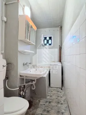 Apartament de vanzare cu doua camere parter Piata Doin Calea Sagului