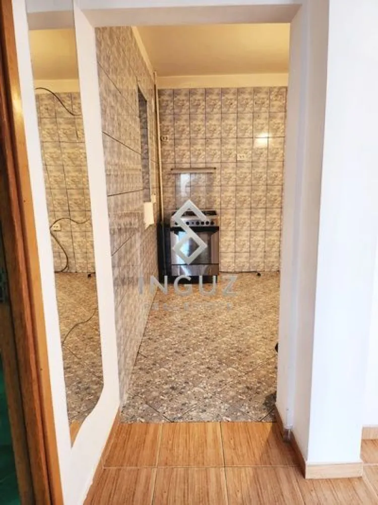 De închiriat – Apartament 2 camere | Zona Carrefour Pantelimon - De închiriat – Apartament 2 camere | Zona Carrefour Pantelimon

Apartament spațios cu 2 camere, situat la etajul 7 din 10, recent renovat, disponibil imediat.

Locuința este nemobilată, fiind ideală pentru persoane care doresc să își amenajeze spațiul după propriul stil și preferințe.

Localizare:
• Zona Carrefour Pantelimon
• Aproximativ 5 minute până la metrou
• Acces rapid către mijloace de transport în comun, magazine și alte puncte de interes

Dotări și avantaje:
• Geamuri termopan
• Aer condiționat
• Compartimentare practică și luminoasă
• Imobil bine întreținut
• Zonă cu acces facil către toate necesitățile zilnice

Ideal pentru cupluri, persoane singure sau pentru cei care caută un apartament pe termen lung într-o zonă accesibilă și bine conectată.

للإيجار – شقة غرفتين | منطقة كارفور بانتليمون

شقة واسعة مكونة من غرفتين، تقع في الطابق 7 من 10، مجددة حديثاً ومتوفرة للسكن فوراً.

الشقة غير مفروشة، مما يجعلها مناسبة للأشخاص الذين يرغبون بتجهيز وترتيب المنزل حسب ذوقهم الخاص.

الموقع:
• منطقة Carrefour Pantelimon
• حوالي 5 دقائق عن المترو
• وصول سريع للمواصلات العامة، المحلات التجارية والخدمات اليومية

المواصفات والمميزات:
• نوافذ Thermopan
• مكيف هواء
• تقسيم عملي وإضاءة طبيعية ممتازة
• بناية مرتبة ومعتنى بها
• منطقة مريحة مع سهولة الوصول لكل الاحتياجات اليومية

مناسبة لشخص واحد، زوجين، أو سكن طويل الأمد ضمن منطقة حيوية وسهلة الوصول.

Pentru mai multe detalii sau programarea unei vizionări:
للمزيد من المعلومات أو لحجز موعد للمعاينة:

Inguz Real Estate
📱 +40 774 017 567
✉️ mahmoud.s@inguzrealestate.com