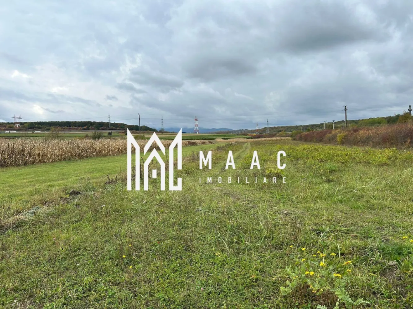 Teren | 3700 mp | Deschidere la DN | Intrare Vestem – Sibiu - Maac Imobiliare prezintă un teren extravilan situat la intrarea în localitatea Veștem, jud. Sibiu, cu deschidere directă la Drumul Național. Caracteristici principale: Suprafață totală: 3.700 mp Deschidere: 24 ml la DN Preț: 19 €/mp – negociabil Categorie de folosință: extravilan Terenul este amplasat într-o zonă cu acces facil și vizibilitate excelentă, fiind ideal pentru depozite, hale industriale, activități agricole sau parcare auto. Pentru mai multe detalii, vă rugăm să menționați telefonic ID-ul anunțului: CP2884453 }}