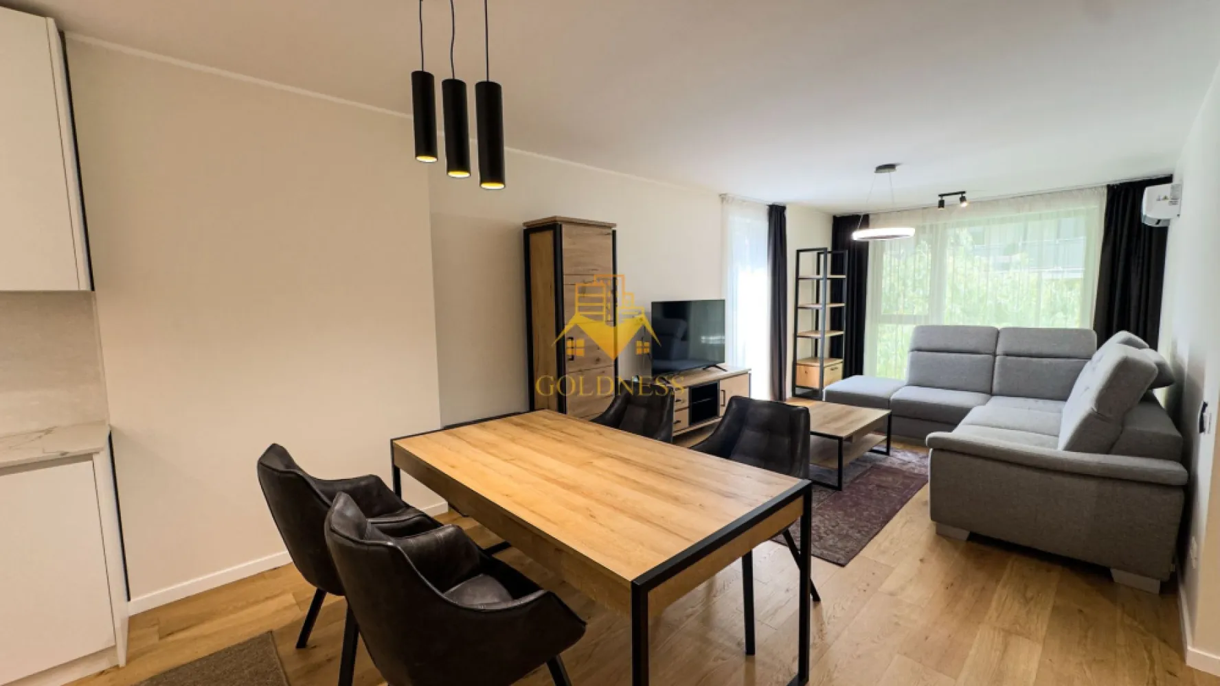 2 camere, premium, parcare, bloc nou,Gheorgheni zona FSEGA,Iulius Mall - GOLDNESS Imobiliare vă propune spre închiriere un apartament cu 2 camere complet mobilat și utilat, la etajul 2 într-un imobil de 6 etaje, în cartierul Gheorgheni. 

Apartamentul este compartimentat astfel:
 - dormitor cu pat matrimonial, dressing, noptiere

 - living cu bucatarie open-space complet utilată, canapea extensibilă, loc de servit masa 

 - baie cu cabina de dus, calorifer port prosop inox și dulap pentru depozitare.

 - terasa de 11 mp.

Imobilul este dotat cu toate cele necesare- centrală proprie, mașină de spălat haine, frigider, plită electrică, hotă, etc. 

Se află în apropierea stațiilor de transport în comun, magazine, restaurante, spații verzi, farmacii, etc. 

Dispune de parcare subterana !

Dacă sunteți interesați de acest apartament și doriți să îl vizionați, dar și pentru alte oferte sau detalii nu ezitați să ne contactați telefonic sau prin e-mail. Vă stăm la dispoziție!