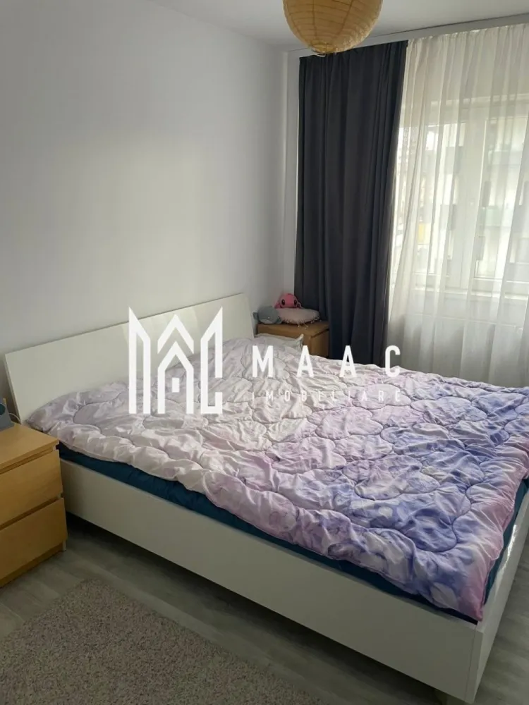 Apartament 2 camere | 50 MPU | Calea Surii Mici - MAAC Imobiliare vă propune spre închiriere un apartament modern cu 2 camere, situat la etajul 2 al unui imobil amplasat pe Calea Șurii Mici din Sibiu – o zonă liniștită și în continuă dezvoltare, cu acces facil către principalele puncte de interes ale orașului.

Apartamentul dispune de o suprafață utilă de aproximativ 50 mp și este complet mobilat și utilat, fiind pregătit pentru mutare imediată. Locuința oferă un spațiu bine compartimentat, luminos și confortabil, ideal pentru un cuplu sau o persoană activă care își dorește confort și funcționalitate.

Compartimentare:
-living spațios cu bucătărie open-space
-dormitor confortabil
-baie cu cadă
-hol
-balcon

Dotări și avantaje:
-complet mobilat și utilat
-bucătărie modernă open-space
-mașină de spălat rufe
-mașină de spălat vase
-TV
-balcon
-2 locuri de parcare incluse
-etaj 2
-finisaje moderne și ambient plăcut
-zonă liniștită, cu acces rapid către oraș

Localizare:
Sibiu, Calea Șurii Mici – zonă apreciată pentru accesibilitate și dezvoltare rezidențială.

Condiții de închiriere:
-garanție: echivalentul unei chirii lunare

Pentru mai multe detalii sau pentru programarea unei vizionări, vă rugăm să ne contactați specificând ID: CP3120284