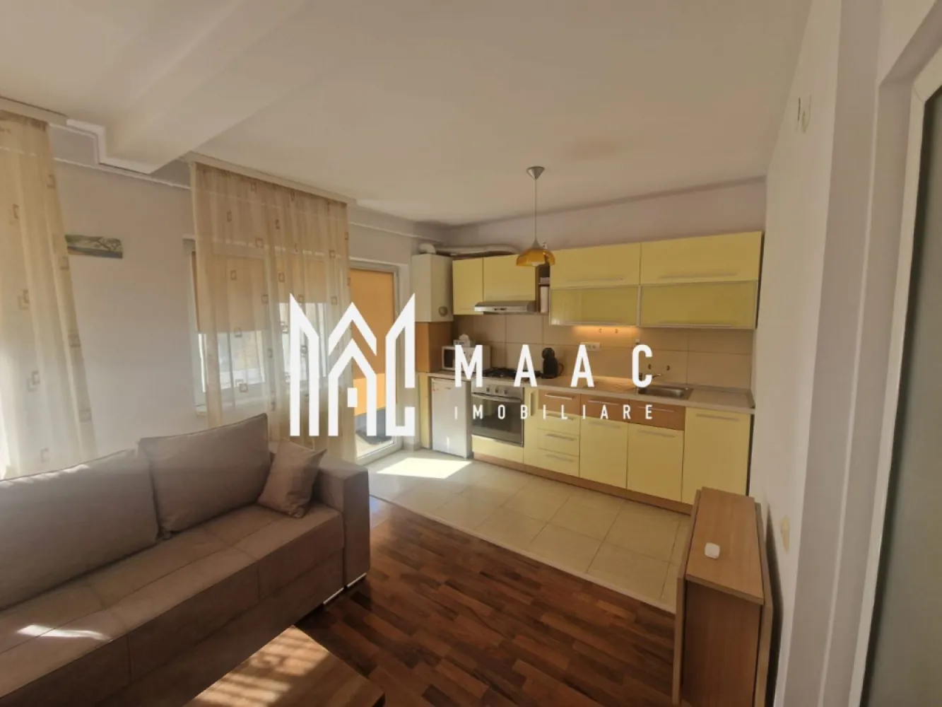 Apartament 2 camere | 49 mpu | - MAAC Imobiliare vă propune spre vânzare un apartament modern cu 2 camere, situat ultracentral, în zona Regina Maria din Râmnicu Vâlcea, o locație excelentă pentru cei care își doresc acces rapid către toate punctele importante ale orașului. Proprietatea este amplasată la etajul 4 și etajul 5, oferind confort și funcționalitate într-o zonă foarte căutată.
Apartamentul se vinde complet mobilat și utilat, fiind pregătit pentru mutare imediată sau pentru investiție.
Caracteristici:
Apartament cu 2 camere
Situat în zona centrală – Regina Maria
Etaj 4 + etaj 5
Complet mobilat și utilat
Compartimentare modernă și practică
Ideal pentru locuit sau investiție
Spații bine optimizate
Compartimentare:
Living open-space
Bucătărie open-space
Dormitor
Baie
Dotări:
Mobilier inclus
Electrocasnice incluse
Finisaje moderne
Spații luminoase
Locuință pregătită pentru mutare imediată
Avantaje:
Poziționare ultracentrală
Acces rapid către magazine, restaurante și cafenele
Aproape de școli, farmacii și instituții
Mijloace de transport în apropiere
Ideal pentru cuplu, locuit sau investiție
Zonă apreciată și foarte bine conectată
Pentru mai multe informații și programarea unei vizionări, echipa MAAC Imobiliare vă stă la dispoziție.ID 3120288