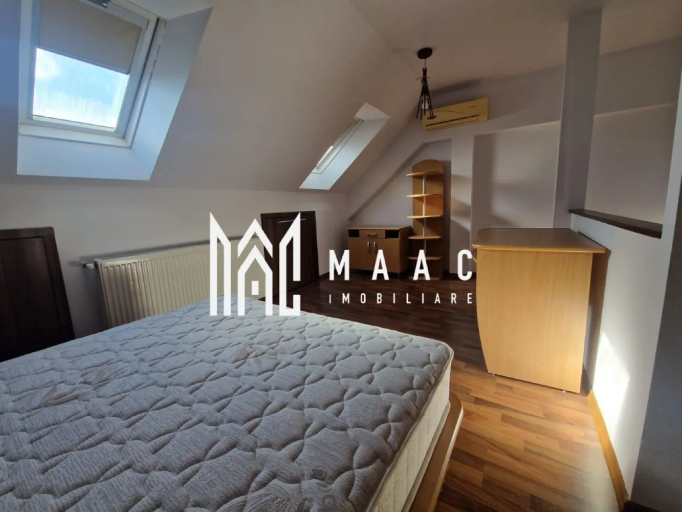 Apartament 2 camere | 49 mpu | - MAAC Imobiliare vă propune spre vânzare un apartament modern cu 2 camere, situat ultracentral, în zona Regina Maria din Râmnicu Vâlcea, o locație excelentă pentru cei care își doresc acces rapid către toate punctele importante ale orașului. Proprietatea este amplasată la etajul 4 și etajul 5, oferind confort și funcționalitate într-o zonă foarte căutată.
Apartamentul se vinde complet mobilat și utilat, fiind pregătit pentru mutare imediată sau pentru investiție.
Caracteristici:
Apartament cu 2 camere
Situat în zona centrală – Regina Maria
Etaj 4 + etaj 5
Complet mobilat și utilat
Compartimentare modernă și practică
Ideal pentru locuit sau investiție
Spații bine optimizate
Compartimentare:
Living open-space
Bucătărie open-space
Dormitor
Baie
Dotări:
Mobilier inclus
Electrocasnice incluse
Finisaje moderne
Spații luminoase
Locuință pregătită pentru mutare imediată
Avantaje:
Poziționare ultracentrală
Acces rapid către magazine, restaurante și cafenele
Aproape de școli, farmacii și instituții
Mijloace de transport în apropiere
Ideal pentru cuplu, locuit sau investiție
Zonă apreciată și foarte bine conectată
Pentru mai multe informații și programarea unei vizionări, echipa MAAC Imobiliare vă stă la dispoziție.ID 3120288