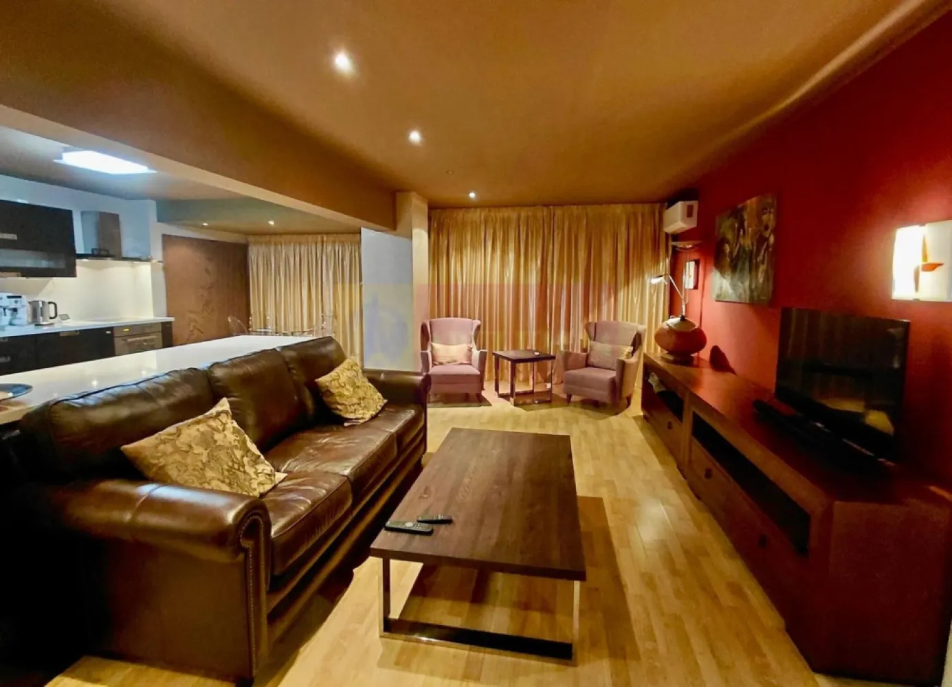 Apartament 4 camere 13 Septembrie- Marriott-Nou pe piata - Compania imobiliara Apulum94 va propune un apartament de 4 camere confort 1 sporit ,decomandat, etajul 1 in zona 13 Septembrie- Hotel Marriott-apartament ce apare rar la vanzare in aceasta zona. Apartamentul are o suprafata utila de 95 mp,o suprafata totala de 100 mp si se vinde complet mobilat si utilat precum este prezentat in pozele din anunt.Amenajarea apartamentului a fost realizata de un arhitect cu materiale de buna calitate.Bucataria este de asemenea mobilata si utilata si are frigider ,masina de spalat vase si racitor incorporatei in mobilier.
 Pentru mai multe detalii sau o eventuala vizionare va rog sa sunati la numarul de telefon 0733683454- Dorin Dinu /Apulum94