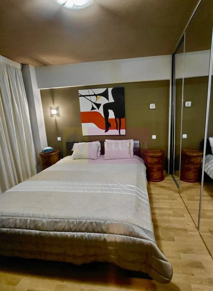 Apartament 4 camere 13 Septembrie- Marriott-Nou pe piata - Compania imobiliara Apulum94 va propune un apartament de 4 camere confort 1 sporit ,decomandat, etajul 1 in zona 13 Septembrie- Hotel Marriott-apartament ce apare rar la vanzare in aceasta zona. Apartamentul are o suprafata utila de 95 mp,o suprafata totala de 100 mp si se vinde complet mobilat si utilat precum este prezentat in pozele din anunt.Amenajarea apartamentului a fost realizata de un arhitect cu materiale de buna calitate.Bucataria este de asemenea mobilata si utilata si are frigider ,masina de spalat vase si racitor incorporatei in mobilier.
 Pentru mai multe detalii sau o eventuala vizionare va rog sa sunati la numarul de telefon 0733683454- Dorin Dinu /Apulum94