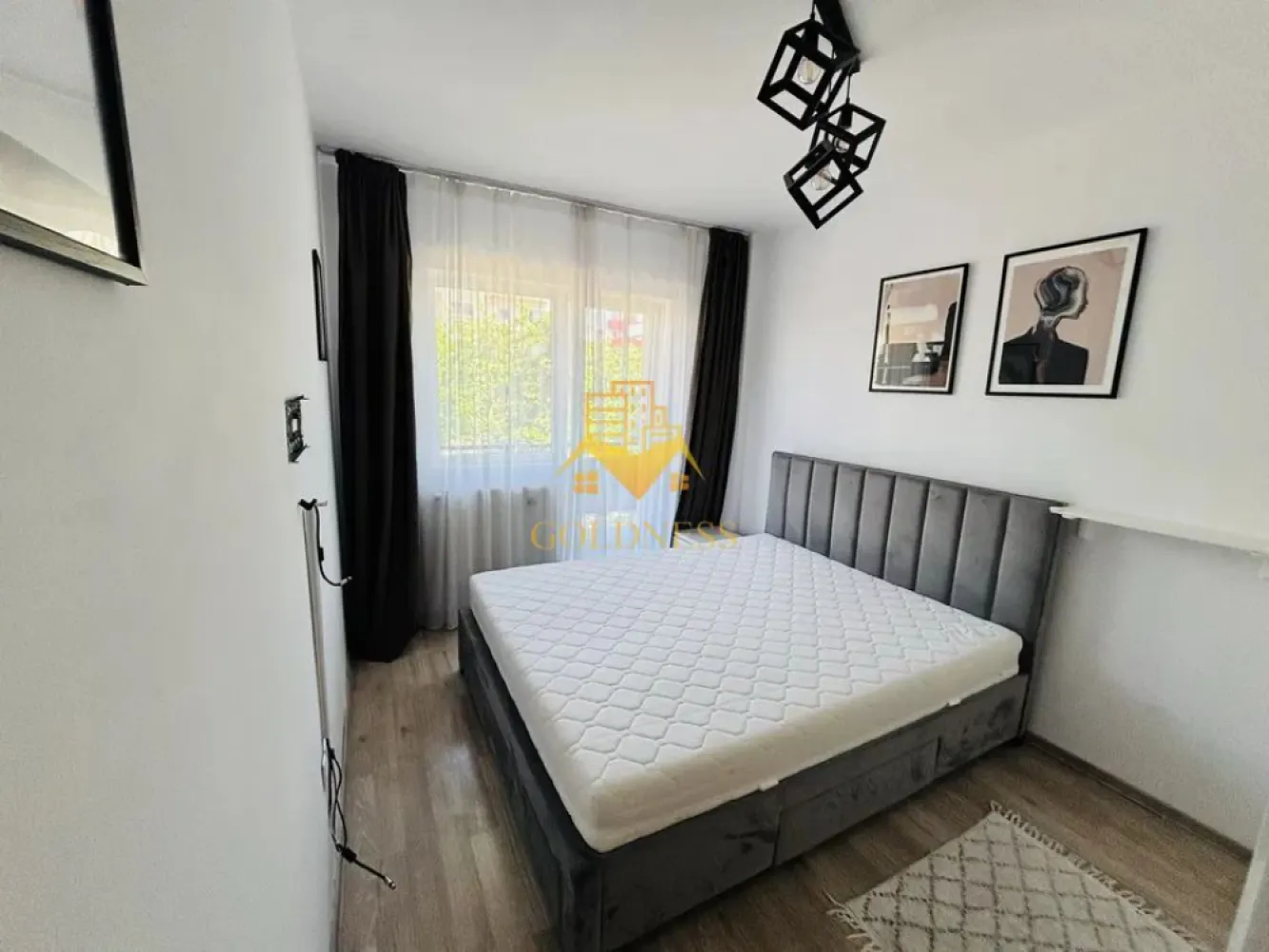 2 camere, modern, bloc nou, Marasti, Junior Residenze Zona Fabricii - GOLDNESS Imobiliare vă propune spre închiriere un apartament cu 2 camere complet mobilat și utilat, la etajul 1 într-un imobil de 5 etaje, în cartierul Marasti. Apartamentul este compartimentat astfel:
 - dormitor cu pat matrimonial, dressing, noptiere
 - living cu bucatarie open-space complet utilată, canapea extensibla, loc de servit masa 
 - baie cu cada pentru dus, calorifer port prosop inox și dulap pentru depozitare.
 - balcon de 11 mp.

Imobilul este dotat cu toate cele necesare- centrală proprie, mașină de spălat haine, frigider, plită electrică, hotă, TV, etc. 
Se află în apropierea stațiilor de transport în comun, magazine, restaurante, spații verzi, farmacii, etc. 
Dispune de loc de parcare exterioara inclusa in pret!

Dacă sunteți interesați de acest apartament și doriți să îl vizionați, dar și pentru alte oferte sau detalii nu ezitați să ne contactați telefonic sau prin e-mail - goldnessimobiliare@gmail.com. Vă stăm la dispoziție!