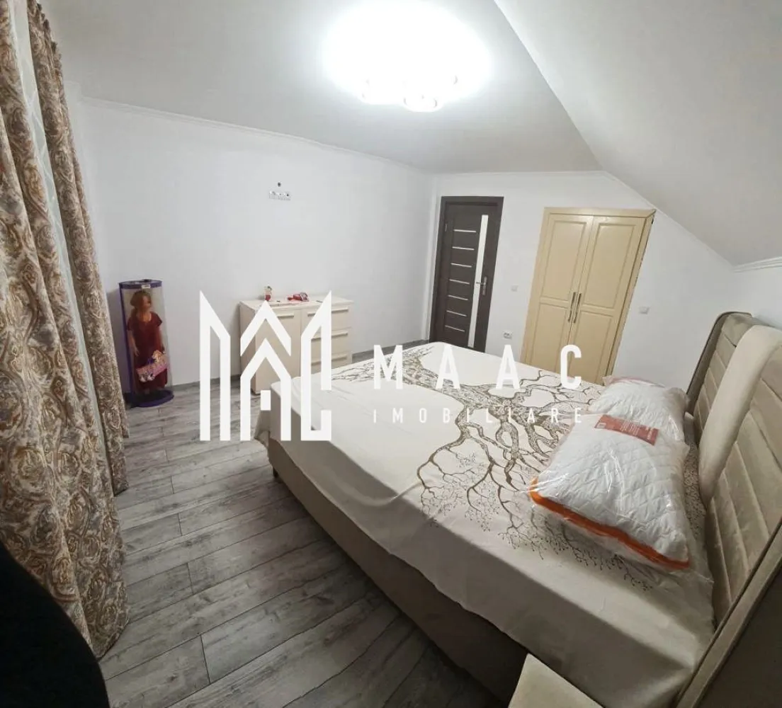Casa 5 camere I Acces auto I Terezian - Propunem spre vanzare o casa cu 5 camere amplasata intr-o zona linistita, boema, din cartierul Terezian.

Locuinta, renovata de curand (2022) are regim de inaltime P+M si este structurata astfel: 
-parter- living, bucatarie, dormitor, hol acces, baie, casa scarilor. La exterior-terasa si camara.
-mansarda- 3 dormitoare, dressing, baie, hol. Doua din dormitoare au balcoane.

Casa are curtea comuna cu alte doua proprietati si se afla pozitionata in planul secundar, mai in spate, aspect ce-i confera un plus de intimitate.
Aferent casei- atelier si sogasimpron.

Se vinde mobilata/utilata. Are camere de supraveghere si este izolata termic.

In apropiere - centre comerciale, de invatamant, statii de transport in comun, etc

Pentru mai multe detalii precizati telefonic ca ati vazut anuntul cu ID: CP1975454