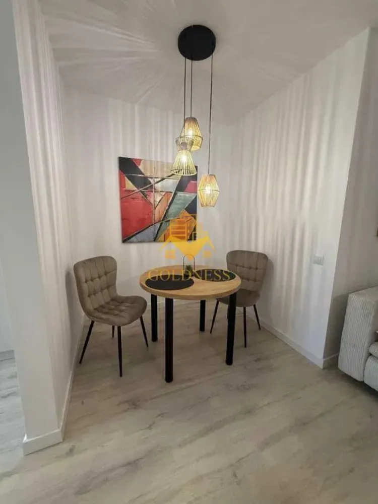 3 Camere Openspace, Modern, Parcare, Prima inchiriere, Lidl, UMF,USAMV - GOLDNESS Imobiliare vă propune spre închiriere un apartament cu 3 camere complet mobilat și utilat, la etajul 3 într-un imobil de 10 etaje, în Cartierul Zorilor .
Parcare subterana inclusa!
Se află în apropierea stațiilor de transport în comun, magazine, restaurante, spații verzi, farmacii, etc. 

Apartamentul este compartimentat astfel:
 - dormitor cu pat matrimonial, dressing, noptiere
 - dormitor destinat pentru birou
 - living cu bucatarie open space complet utilată și mobilată, canapea extensibilă, loc de servit masa, TV
 - baie cu cada calorifer port prosop și dulap pentru depozitare.
 - balcon 7 mp.

Imobilul este dotat cu toate cele necesare- centrală proprie, frigider, aragaz, hotă, mașină de spălat haine, etc. 

Dacă sunteți interesați de acest apartament și doriți să îl vizionați, dar și pentru alte oferte nu ezitați să ne contactați telefonic sau prin e-mail. Vă stăm la dispoziție!
Pentru intermediere se percepe un comision de 50% din prețul chiriei!