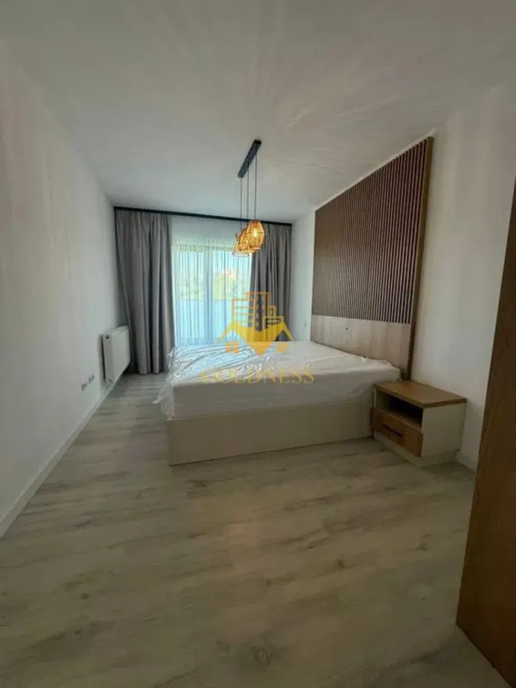3 Camere Openspace, Modern, Parcare, Prima inchiriere, Lidl, UMF,USAMV - GOLDNESS Imobiliare vă propune spre închiriere un apartament cu 3 camere complet mobilat și utilat, la etajul 3 într-un imobil de 10 etaje, în Cartierul Zorilor .
Parcare subterana inclusa!
Se află în apropierea stațiilor de transport în comun, magazine, restaurante, spații verzi, farmacii, etc. 

Apartamentul este compartimentat astfel:
 - dormitor cu pat matrimonial, dressing, noptiere
 - dormitor destinat pentru birou
 - living cu bucatarie open space complet utilată și mobilată, canapea extensibilă, loc de servit masa, TV
 - baie cu cada calorifer port prosop și dulap pentru depozitare.
 - balcon 15 mp.

Imobilul este dotat cu toate cele necesare- centrală proprie, frigider, aragaz, hotă, mașină de spălat haine, etc. 

Dacă sunteți interesați de acest apartament și doriți să îl vizionați, dar și pentru alte oferte nu ezitați să ne contactați telefonic sau prin e-mail. Vă stăm la dispoziție!
Pentru intermediere se percepe un comision de 50% din prețul chiriei!