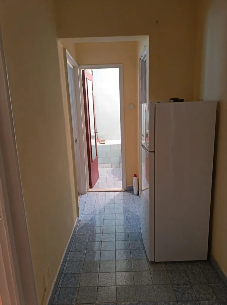 De vanzare apartament cu 2 camere, parter, micro 13 B, 60.000 euro - Se oferă spre vânzare un apartament cu 2 camere, situat în cartierul Micro 13B, la parter, ideal atât pentru locuit, cât și pentru investiție.
Locuința dispune de:
- geamuri termopan;
- geam la baie
- rulouri exterioare tip jaluzea, pentru confort și siguranță;
- beci spațios, de dimensiunea dormitorului, prevăzut cu 2 aerisiri;
- bucătărie mobilată – mobilierul rămâne inclus în preț.
Apartamentul este practic compartimentat, luminos și oferă acces facil către magazine, școli, mijloace de transport și alte puncte de interes.
Preț: 60.000 €. 
Pentru mai multe detalii sau programarea unei vizionări, mă puteți contacta la telefon 0741.030.291 Marilena, Agentia Imobiliara Mag Invest Galati.