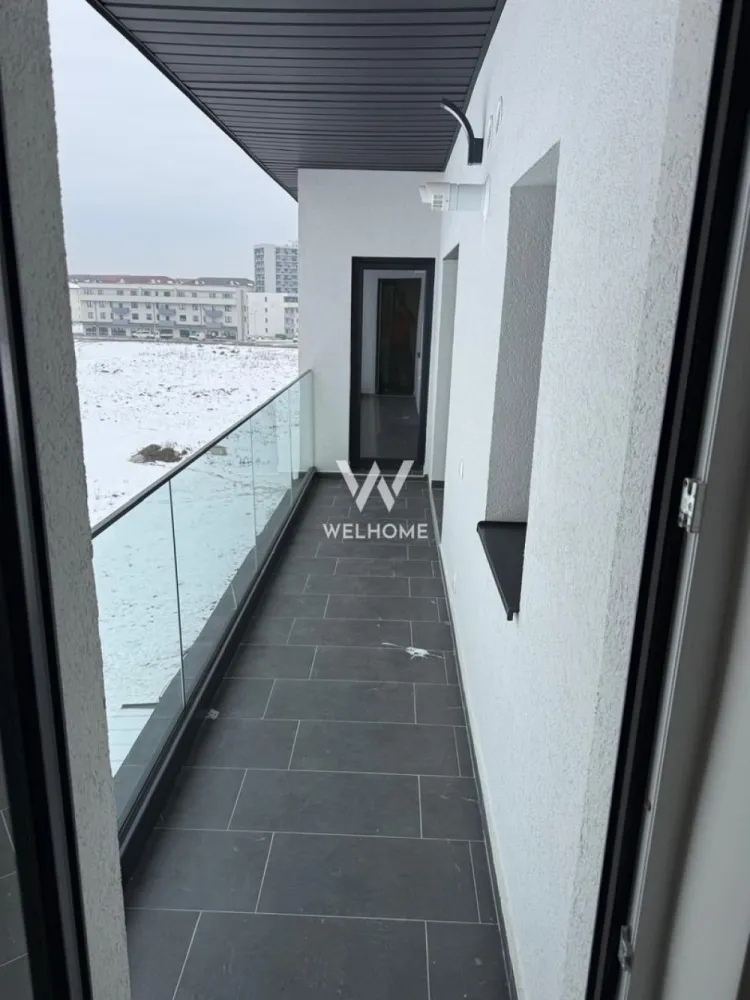 Apartament cu 3 camere LA CHEIE - Vă propunem spre vânzare un apartament cu 3 camere, modern și luminos, cu o suprafață utilă de 62 mp, completat de un balcon generos de 6,5 mp. Apartamentul se predă la cheie și beneficiază de: -mobilă de bucătărie realizată la comandă, -electrocasnice incluse, -perdele și draperii la comandă, -obiecte sanitare montate, -finisaje moderne și atent alese. Compartimentarea este practică, cu spații aerisite și lumină naturală din plin, fiind ideal atât pentru o familie, cât și pentru investiție. În preț este inclus și un loc de parcare. INFO TEL: 0740154900 }}