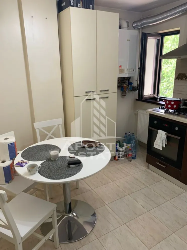 Apartament cu 2 camere, bucatarie inchisa, etaj 1, zona centrala Giroc