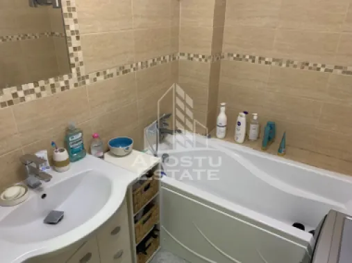 Apartament cu 2 camere, bucatarie inchisa, etaj 1, zona centrala Giroc