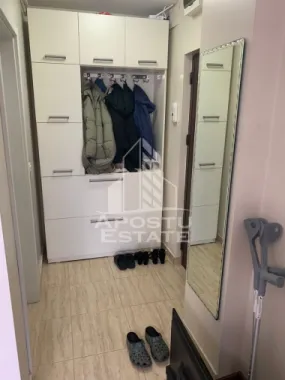 Apartament cu 2 camere, bucatarie inchisa, etaj 1, zona centrala Giroc