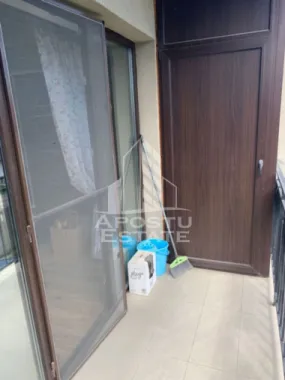 Apartament cu 2 camere, bucatarie inchisa, etaj 1, zona centrala Giroc