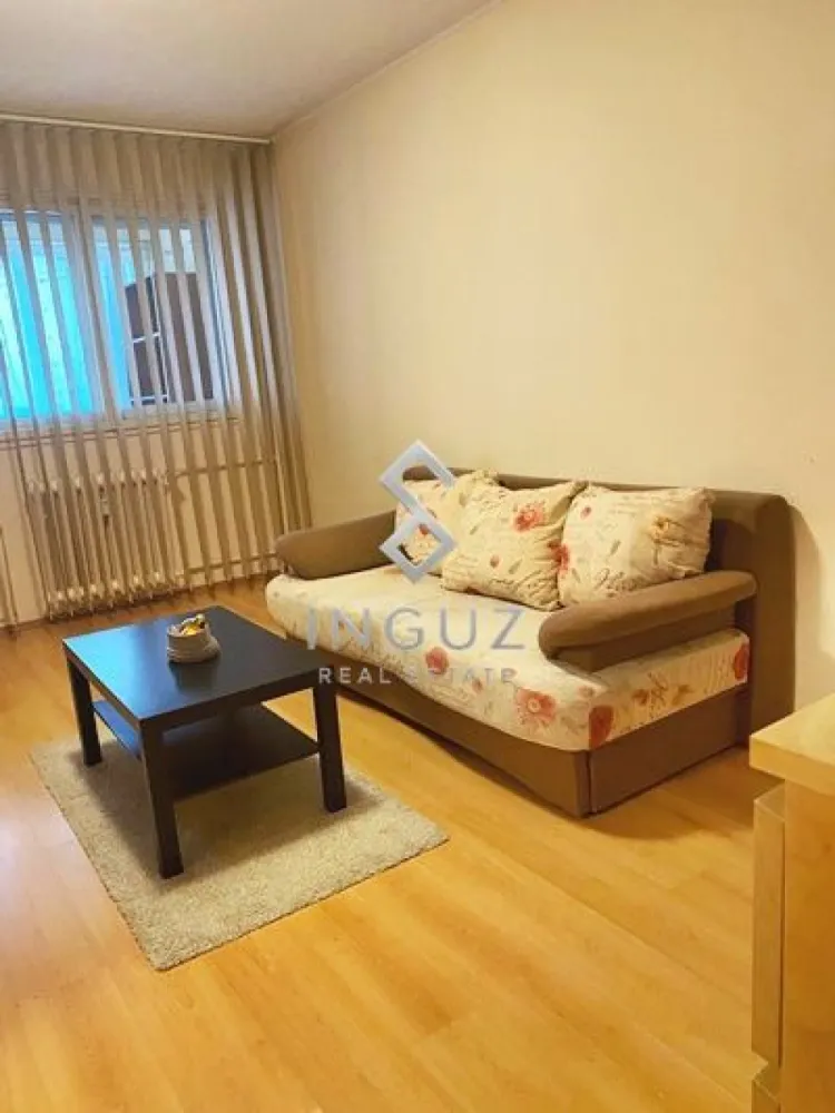 DE ÎNCHIRIAT | Apartament 2 camere | Dristor | 55 mp | 490 € - Apartament cu 2 camere, decomandat, situat pe Strada Eufrosina Popescu – Sector 3, în zona Dristor, aproape de IOR, metrou Dristor și Baba Novac.

• 55 mp utili
• Etaj 6 / 10
• Balcon + debara
• Lift
• Încălzire centralizată
• Stare: gata de utilizare
• Fumatul interzis
• Liber din 27.05.2026

Chirie: 490 € / lună
Garanție: 900 €
COMISION AGENȚIE: 50%

للإيجار | شقة غرفتين | دريستور | 55 متر | 490 يورو

شقة مكونة من غرفتين، نظام منفصل، تقع في Strada Eufrosina Popescu – القطاع 3، بالقرب من Dristor وParcul IOR وBaba Novac.

• 55 متر مربع
• الطابق 6 من 10
• شرفة + مخزن
• مصعد
• تدفئة مركزية
• جاهزة للسكن
• ممنوع التدخين
• متاحة من 27.05.2026

الإيجار: 490 يورو / شهرياً
التأمين: 900 يورو
عمولة المكتب: 50%

Inguz Real Estate
+40 774 017 567
+40 724 922 092
info@inguzrealestate.com