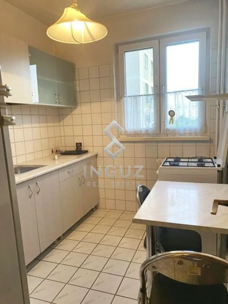 DE ÎNCHIRIAT | Apartament 2 camere | Dristor | 55 mp | 490 € - Apartament cu 2 camere, decomandat, situat pe Strada Eufrosina Popescu – Sector 3, în zona Dristor, aproape de IOR, metrou Dristor și Baba Novac.

• 55 mp utili
• Etaj 6 / 10
• Balcon + debara
• Lift
• Încălzire centralizată
• Stare: gata de utilizare
• Fumatul interzis
• Liber din 27.05.2026

Chirie: 490 € / lună
Garanție: 900 €
COMISION AGENȚIE: 50%

للإيجار | شقة غرفتين | دريستور | 55 متر | 490 يورو

شقة مكونة من غرفتين، نظام منفصل، تقع في Strada Eufrosina Popescu – القطاع 3، بالقرب من Dristor وParcul IOR وBaba Novac.

• 55 متر مربع
• الطابق 6 من 10
• شرفة + مخزن
• مصعد
• تدفئة مركزية
• جاهزة للسكن
• ممنوع التدخين
• متاحة من 27.05.2026

الإيجار: 490 يورو / شهرياً
التأمين: 900 يورو
عمولة المكتب: 50%

Inguz Real Estate
+40 774 017 567
+40 724 922 092
info@inguzrealestate.com