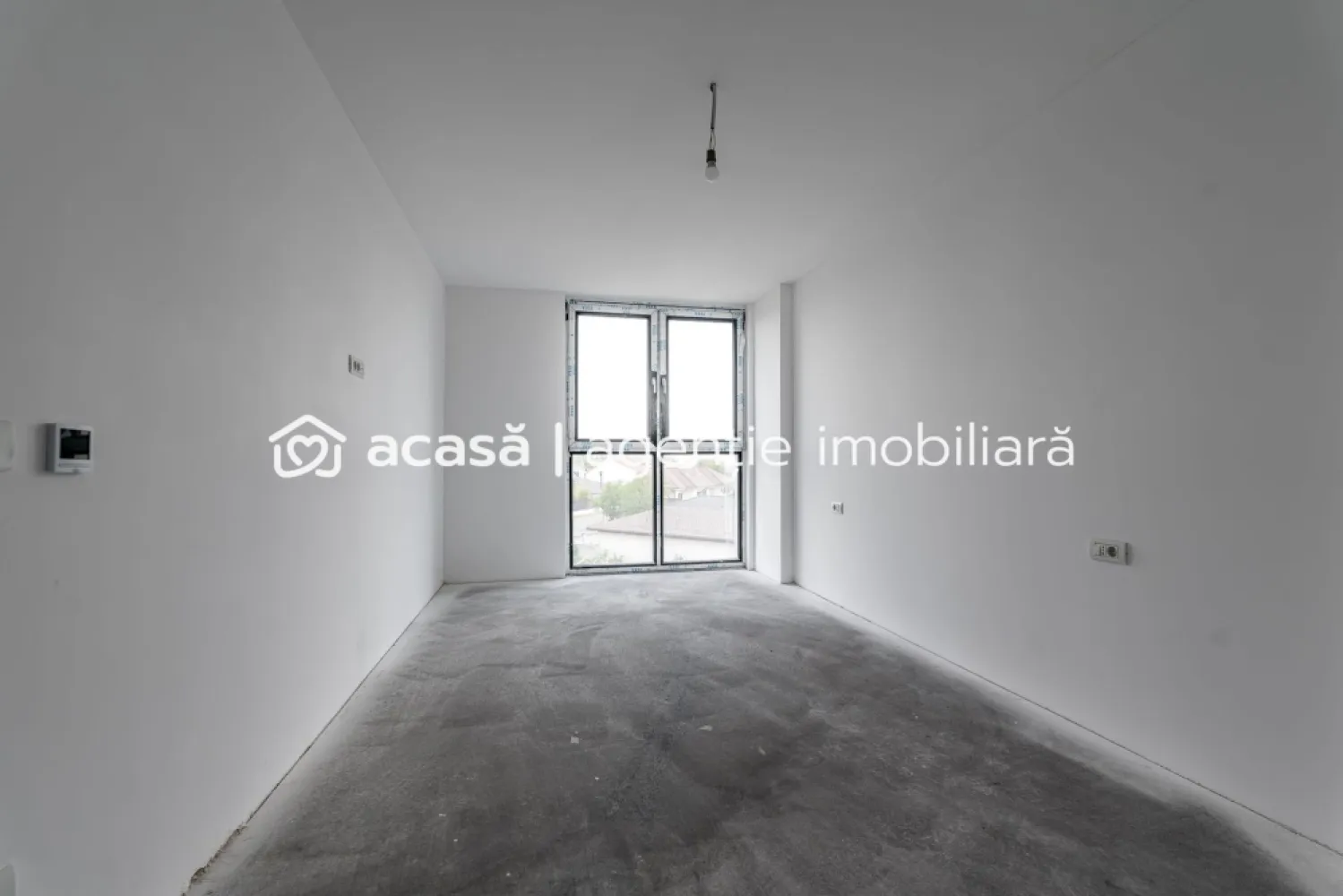 Apartament cu 2 camere, bloc nou, Subcetate, Arad - Subcetate | bloc nou | 2 camere | etaj 3/3 | lift | 65 mp utili | parcare | direct de la dezvoltator

Dacă vrei un apartament într-un bloc nou, într-o zonă liniștită, proprietatea aceasta din Subcetate e o opțiune practică, mai ales pentru cine vrea să evite „surprizele” unei locuințe vechi. Apartamentul este la etajul 3 din 3, într-un imobil cu lift, și are 65 mp utili, cu spațiu suficient pentru un stil de viață confortabil.

Achiziția se face direct de la dezvoltator și ai loc de parcare inclus. 

Apartamentul poate fi preluat în stadiul actual, adică cu centrală proprie, aer condiționat și încălzire în pardoseală, iar dacă îți dorești, se poate finisa contra-cost, astfel încât să intri într-o locuință „la cheie”, fără să gestionezi tu șantierul.

Prețul este de 118.000 EURO + TVA. Fără comision pentru cumpărător!

Pentru mai multe detalii sau programarea unei vizionări, sună-mă acum!

Sunt Mihai Molnar, consultantul tău imobiliar, și aștept apelul sau mesajul tău la numărul de telefon: 0761 899 230.

Dacă nu ai suficienți bani, oferim și consultanță financiară gratuită!