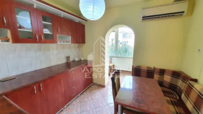 Apartament cu 3 camere, decomandat, etaj intermediar, Freidorf