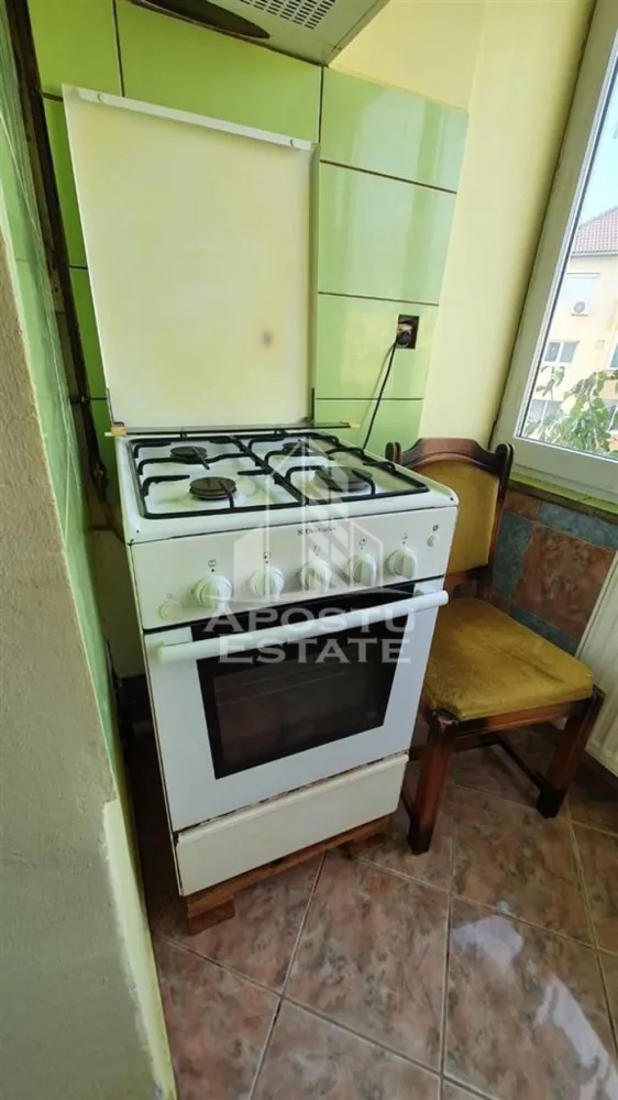 Apartament cu 3 camere, decomandat, etaj intermediar, Freidorf
