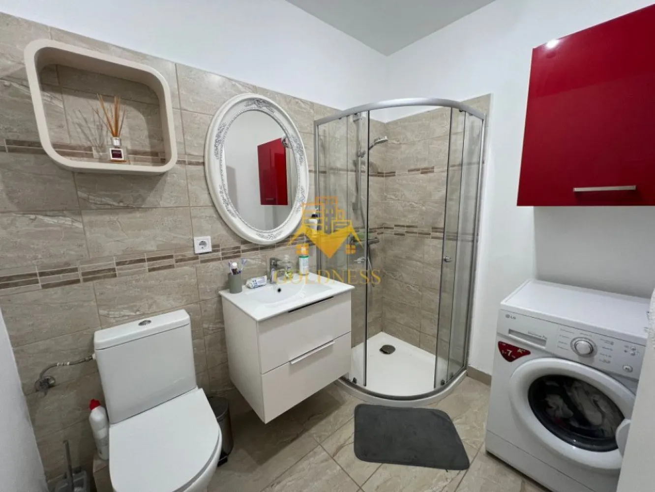 3 camere open space, modern, Gheorgheni, Zona FSEGA, Iulius Mall, AC - GOLDNESS Imobiliare vă propune spre închiriere un apartament cu 3 camere open-space complet mobilat și utilat, la etajul 4 într-un imobil de 4 etaje, în Cartierul Gheorgheni, la 5 minute de FSEGA.
Posibilitate de parcare in zona la liber!
Se află în apropierea stațiilor de transport în comun, magazine, restaurante, spații verzi, farmacii, etc. 

Apartamentul este compartimentat astfel:
 - 2 dormitoare cu paturi matrimoniale, dressing, noptiere, birouri
 - living cu bucatarie open space complet utilată, canapea extensibila, loc de servit masa 
 - baie cu cabina de dus, calorifer port prosop și dulap pentru depozitare.

Imobilul este dotat cu toate cele necesare- centrală proprie, mașină de spălat haine, aer conditionat, frigider, plită electrică, hotă, etc. 
Dacă sunteți interesați de acest apartament și doriți să îl vizionați, dar și pentru alte oferte nu ezitați să ne contactați telefonic sau prin e-mail. Vă stăm la dispoziție!

Pentru intermediere se percepe un comision de 50% din prețul chiriei!