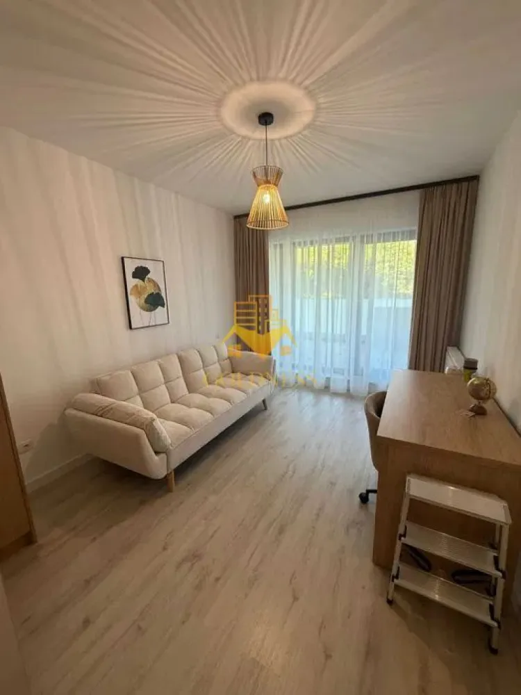 3 Camere Openspace, Modern, Parcare, Prima inchiriere, Lidl, UMF,USAMV - GOLDNESS Imobiliare vă propune spre închiriere un apartament cu 3 camere complet mobilat și utilat, la etajul 3 într-un imobil de 10 etaje, în Cartierul Zorilor .
Parcare subterana inclusa!
Se află în apropierea stațiilor de transport în comun, magazine, restaurante, spații verzi, farmacii, etc. 

Apartamentul este compartimentat astfel:
 - dormitor cu pat matrimonial, dressing, noptiere
 - dormitor destinat pentru birou
 - living cu bucatarie open space complet utilată și mobilată, canapea extensibilă, loc de servit masa, TV
 - baie cu cada calorifer port prosop și dulap pentru depozitare.
 - balcon 15 mp.

Imobilul este dotat cu toate cele necesare- centrală proprie, frigider, aragaz, hotă, mașină de spălat haine, etc. 

Dacă sunteți interesați de acest apartament și doriți să îl vizionați, dar și pentru alte oferte nu ezitați să ne contactați telefonic sau prin e-mail. Vă stăm la dispoziție!
Pentru intermediere se percepe un comision de 50% din prețul chiriei!