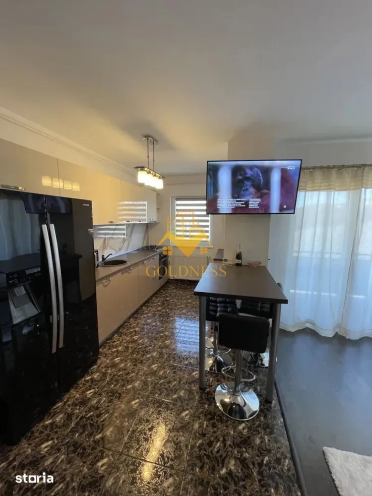 2 camere open space, parcare, Avram Iancu, zona VIVO - GOLDNESS Imobiliare vă propune spre închiriere un apartament cu 2 camere open space, complet mobilat și utilat, la etajul 3 într-un imobil de 7 etaje, in zona Avram Iancu/ Vivo .
Dispune de loc de parcare!
Se află în apropierea stațiilor de transport în comun, magazine, restaurante, spații verzi, farmacii, etc. 

Apartamentul este compartimentat astfel:
 - dormitor cu pat matrimonial, dressing, noptiere.
 - living cu bucatarie open space complet utilată și mobilată, canapea extensibilă, loc de servit masa.
 - hol la intrare cu pantofar.
 - baie cu cabina de dus, calorifer port prosop și dulap pentru depozitare.
 - balcon de 7 mp.

Imobilul este dotat cu toate cele necesare- centrală proprie, frigider, aragaz, hotă, mașină de spălat haine si vase, televizor, etc. 

Dacă sunteți interesați de acest apartament și doriți să îl vizionați, dar și pentru alte oferte nu ezitați să ne contactați telefonic sau prin e-mail. Vă stăm la dispoziție!
Pentru intermediere se percepe un comision de 50% din prețul chiriei!