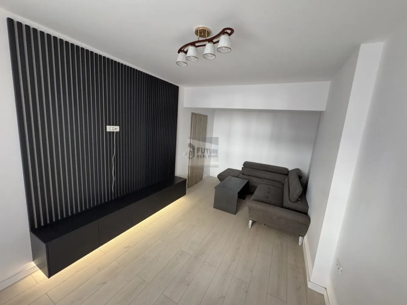 vanzare Apartament UltraLux cu Piscină | Construcție Nouă | Metrou - Vă propunem spre vanzare un apartament UltraLux, situat într-un imobil nou, cu piscină și facilități premium, ideal pentru cei care își doresc confort, intimitate și un stil de viață modern. 🏢 Caracteristici principale: Apartament decomandat (nu este studio sau garsonieră) Etaj 4, imobil cu 2 lifturi moderne Încălzire prin pardoseală + centrală proprie pe gaz Aer condiționat Compartimentare eficientă, finisaje de înaltă calitate Loc de parcare inclus Acces la piscină în cadrul ansamblului 📍 Localizare excelentă La câteva minute de stația de metrou Berceni Acces rapid către principalele puncte de interes, centre comerciale și mijloace de transport ✨ Un apartament exclusivist, destinat persoanelor care apreciază standardele ridicate, liniștea și facilitățile premium. 📞 Pentru mai multe detalii și programarea unei vizionări, vă rugăm să ne contactați telefonic. }}