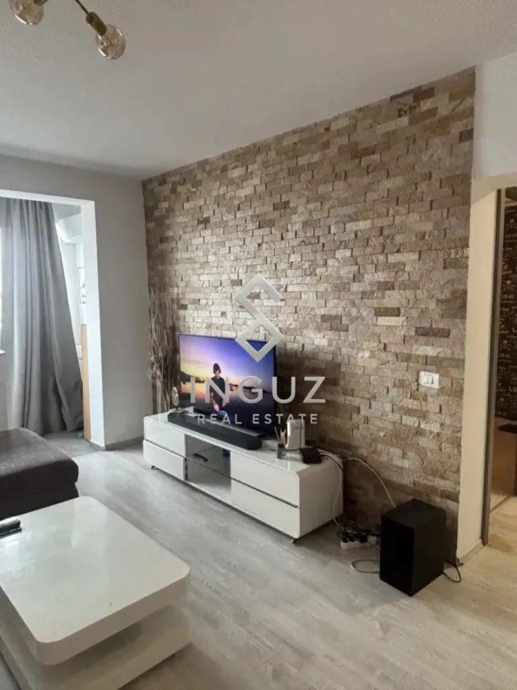 DE ÎNCHIRIAT | Apartament 2 camere | Piața Muncii | 550 € - DE ÎNCHIRIAT | Apartament 2 camere | Piața Muncii | 550 €
Apartament cu 2 camere, decomandat, situat în zona Piața Muncii, la doar 4 minute de metrou.

• 50 mp utili
• Etaj 11
• Bloc construit în 1989
• Complet mobilat și utilat
• Compartimentare decomandată
• Acces rapid către mijloace de transport, magazine și zone comerciale

Apartamentul este ideal pentru o persoană sau un cuplu care își dorește confort și acces facil către centrul orașului.

Chirie: 550 € / lună
COMISION AGENȚIE: 50%

للإيجار | شقة غرفتين | Piața Muncii | 550 يورو
شقة مكونة من غرفتين، بنظام منفصل، تقع في منطقة Piața Muncii، على بعد 4 دقائق فقط من محطة المترو.

• 50 متر مربع
• الطابق 11
• بناء سنة 1989
• مفروشة ومجهزة بالكامل
• تقسيم منفصل
• موقع ممتاز قريب من وسائل النقل، المتاجر والخدمات

الشقة مناسبة لشخص أو زوجين يبحثان عن الراحة وسهولة الوصول إلى وسط المدينة.

الإيجار: 550 يورو / شهرياً
عمولة المكتب: 50%

Inguz Real Estate
📱 +40 774 017 567
📱 +40 724 922 092
✉️ info@inguzrealestate.com