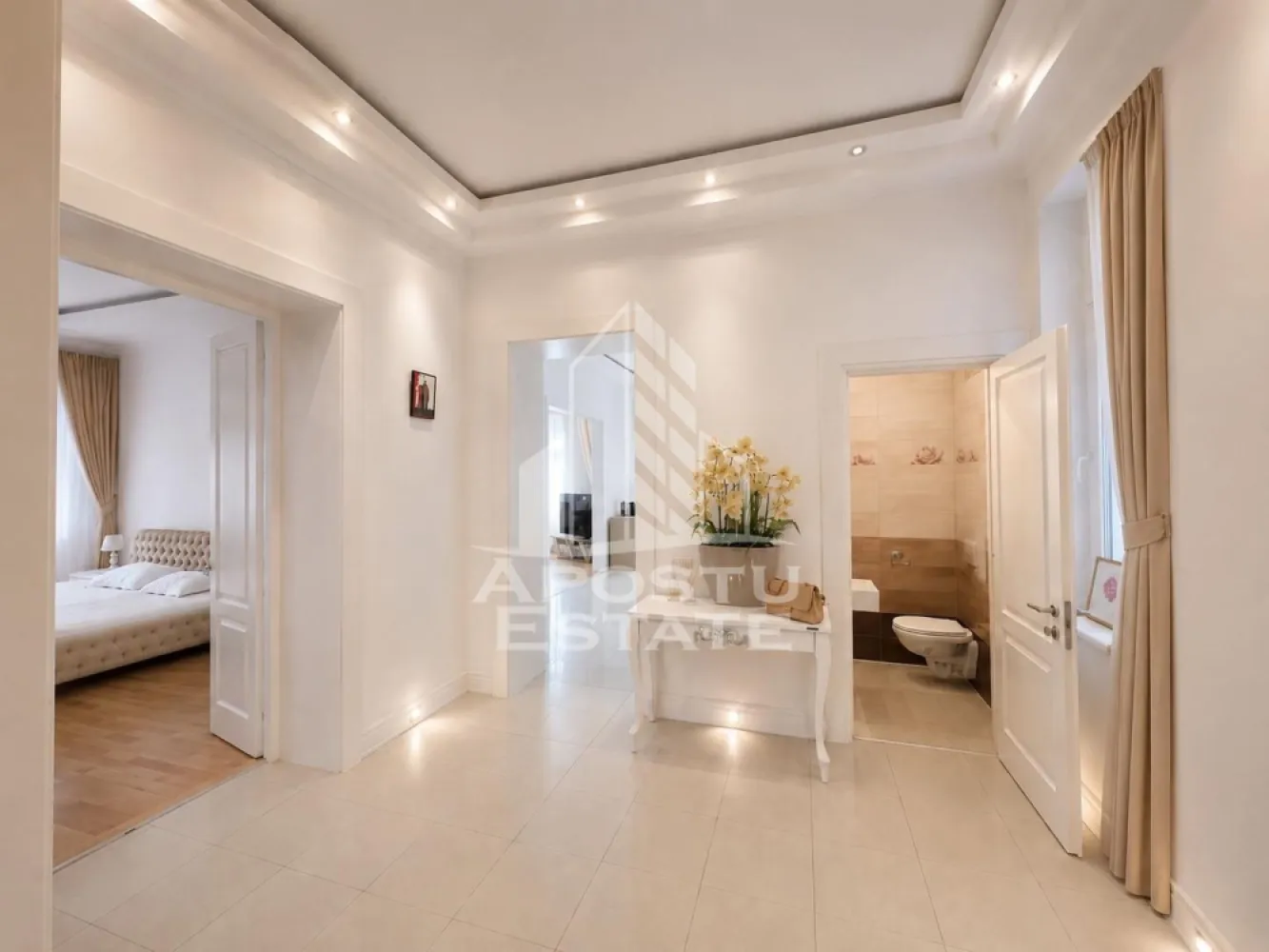 Apartament 3 camere LUX de inchiriat Băile Neptun Timisoara - APOSTU ESTATE va propune spre închiriere un apartament premium cu 3 camere, situat intr-o cladire istorica din zona Baile Neptun, una dintre cele mai apreciate zone rezidentiale din Timisoara.

Apartamentul dispune de o suprafata utila generoasa de 130 mp, compartimentare decomandata si finisaje ultrafinisate, fiind alegerea ideala pentru cei care isi doresc confort, eleganta si acces rapid catre principalele puncte de interes ale orasului.

Imobilul este amplasat intr-o cladire istorica cu personalitate, construita in anul 1890, cu regim de inaltime P+2, intr-o zona linistita si exclusivista. Proprietatea beneficiaza de 3 camere spatioase, 2 bai, bucatarie separata si un ambient rafinat, perfect pentru locuire sau investitie. Apartamentul detine o debara si boxa perfecte pentru depozitare

Avantaje zona:
 • acces rapid catre centrul orasului
 • proximitate fata de Complexul Studentesc si Universitatea Politehnica
 • numeroase restaurante, cafenele si magazine in apropiere
 • acces facil la mijloace de transport in comun
 • parcuri si zone verzi pentru relaxare
 • zona linistita, cu arhitectura deosebita
 • acces rapid catre principalele bulevarde ale orasului

Confortul este completat de toate utilitatile necesare: gaz, curent, apa, canalizare, internet si CATV.