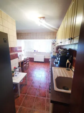 De vanzare apart. cu 3 camere, Complex Vega, Ultimul Leu, et.8, 145.000 E