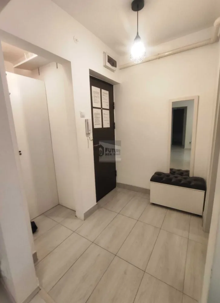 Cozy & Modern @ Piața Sudului - Cauți un apartament în care să te muți imediat, aproape de tot ce contează în Sectorul 4? De ce să alegi acest apartament: ✅ Locație Top: Pe Șoseaua Olteniței, la 5 min de metrou și Sun Plaza. ✅ Mobilier Nou: Amenajat modern, cu accent pe funcționalitate. ✅ Utilat Complet: Ai tot ce îți trebuie, de la mașină de spălat la frigider și aragaz. ✅ Verde: Ai Parcul Tineretului și Delta Văcărești "în curtea din spate". Detalii tehnice: 2 Camere (Semidecomandat) Suprafață: 42 mp Etaj: Parter / 8 🚫 Fără animale de companie Sună acum pentru a programa o vizionare! }}
