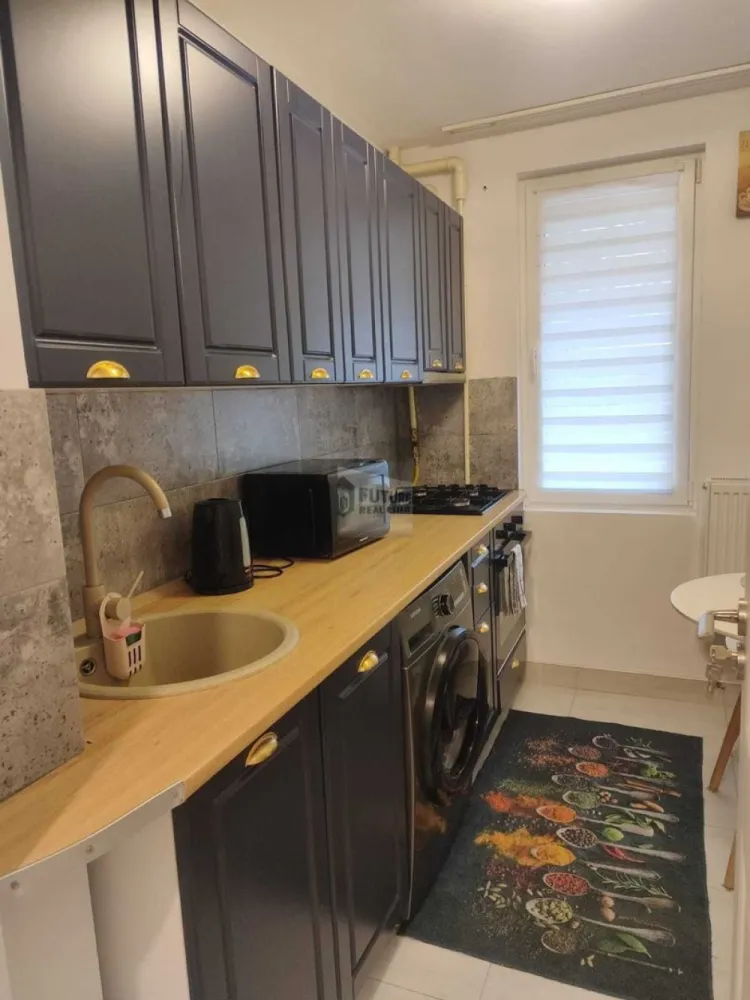 Cozy & Modern @ Piața Sudului - Cauți un apartament în care să te muți imediat, aproape de tot ce contează în Sectorul 4? De ce să alegi acest apartament: ✅ Locație Top: Pe Șoseaua Olteniței, la 5 min de metrou și Sun Plaza. ✅ Mobilier Nou: Amenajat modern, cu accent pe funcționalitate. ✅ Utilat Complet: Ai tot ce îți trebuie, de la mașină de spălat la frigider și aragaz. ✅ Verde: Ai Parcul Tineretului și Delta Văcărești "în curtea din spate". Detalii tehnice: 2 Camere (Semidecomandat) Suprafață: 42 mp Etaj: Parter / 8 🚫 Fără animale de companie Sună acum pentru a programa o vizionare! }}