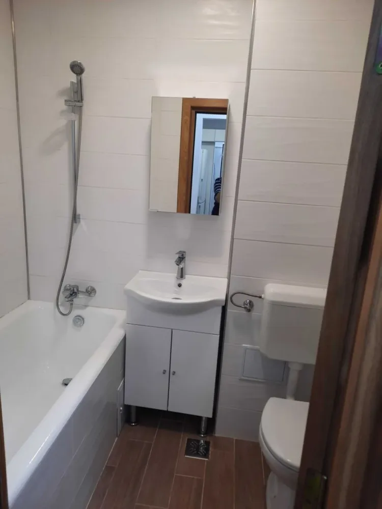 Ag BRASADAS închiriază ap 2 cam Et 3/9 50mp MAGHERU. - Agenția BRASADAS închiriază apartament 2 camere , B-dul Magheru - Et. 3 , suprafata 50 mp , complet utilat .
www.brasadas.com.