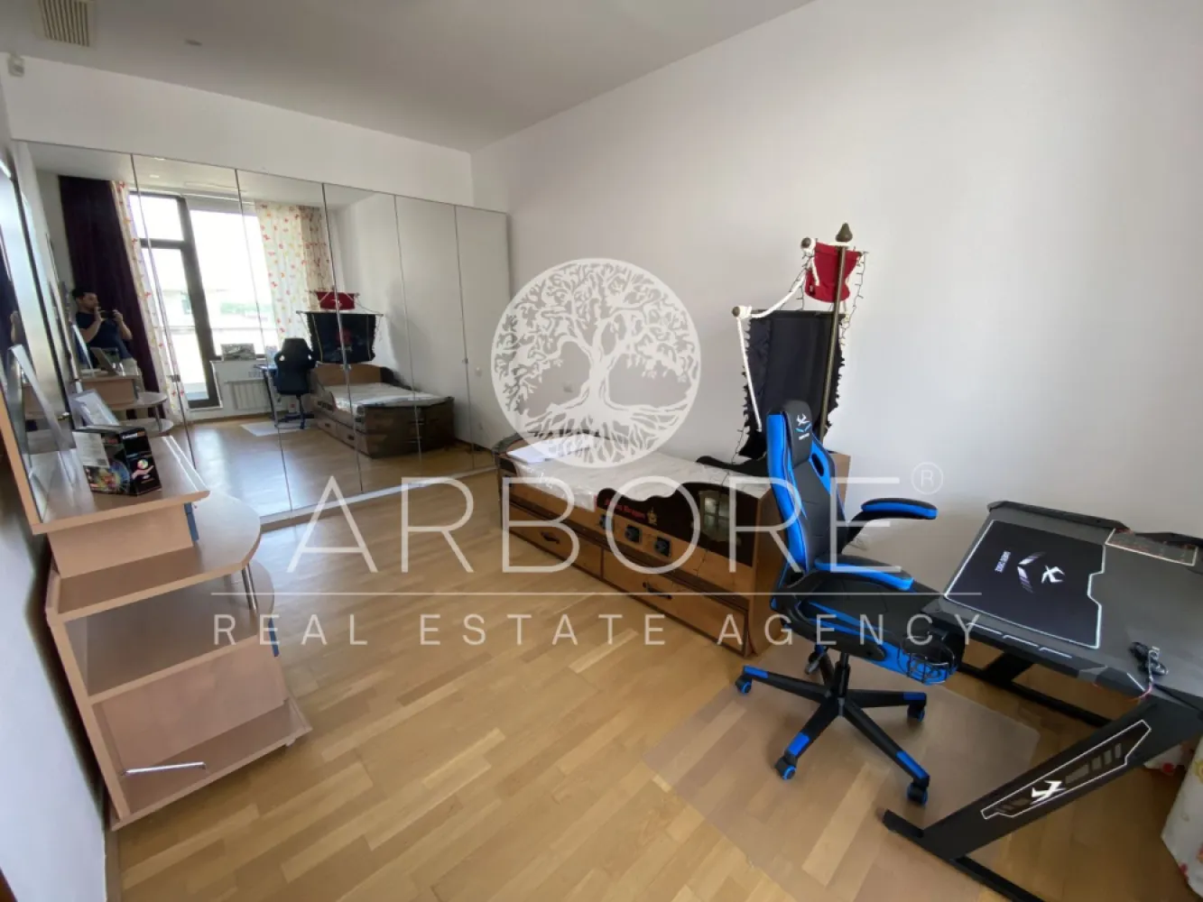 Penthouse 5 camere 250 mp lângă Ambasada SUA , zona Băneasa București