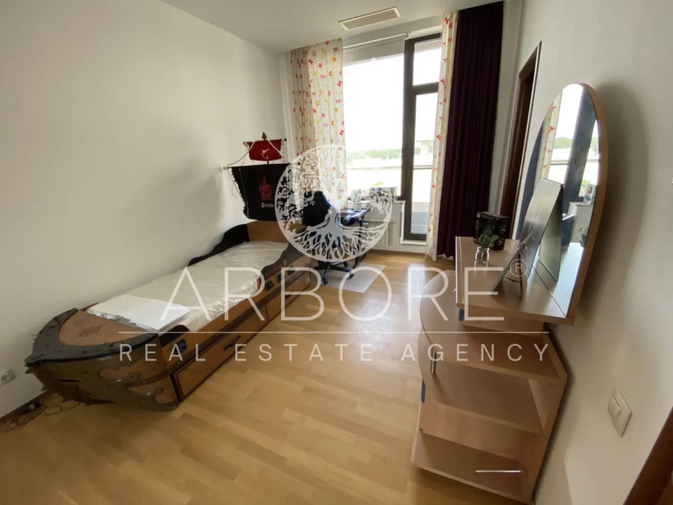 Penthouse 5 camere 250 mp lângă Ambasada SUA , zona Băneasa București