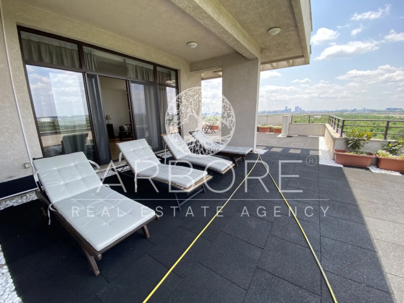 Penthouse 5 camere 250 mp lângă Ambasada SUA , zona Băneasa București