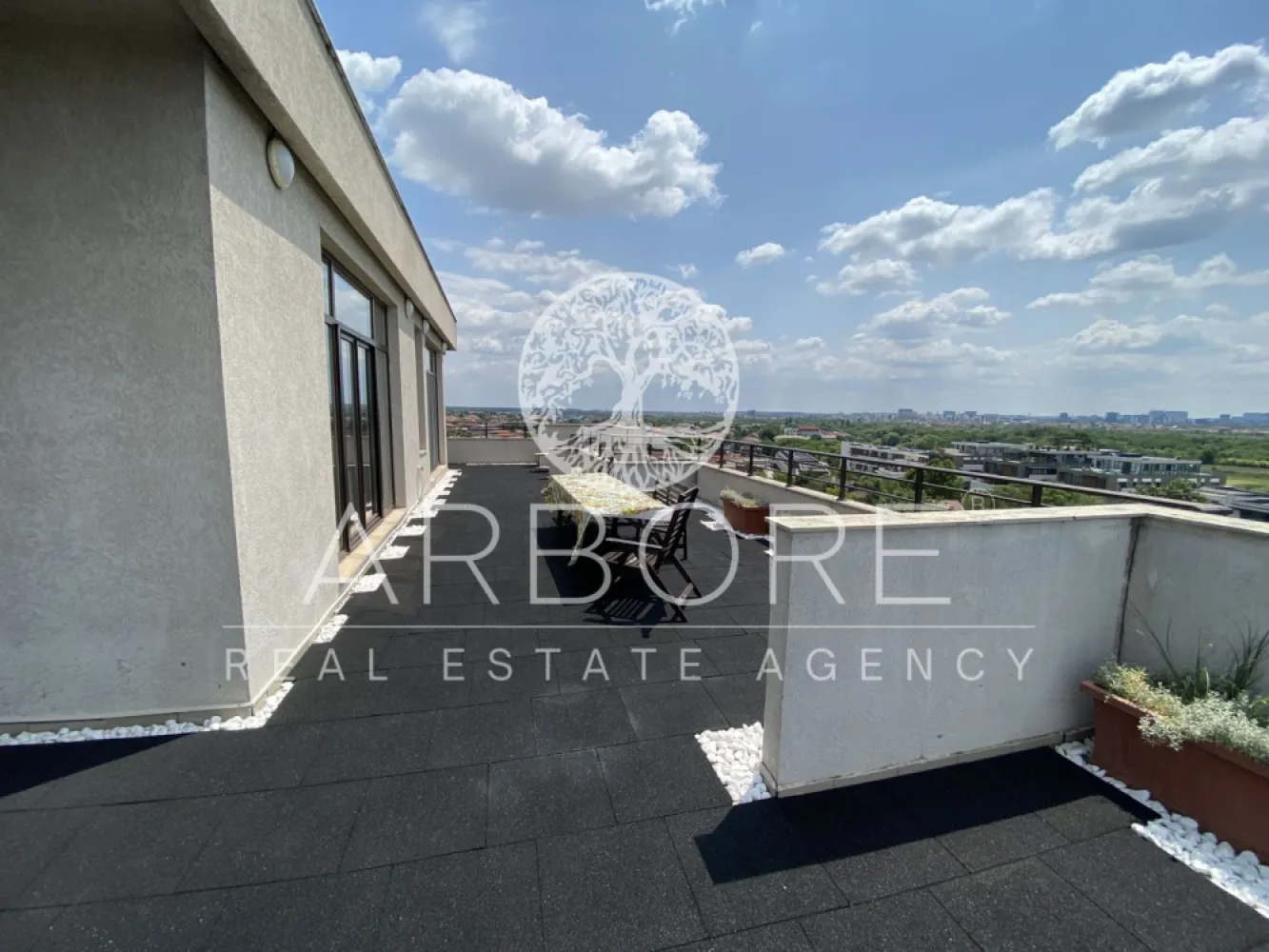 Penthouse 5 camere 250 mp lângă Ambasada SUA , zona Băneasa București
