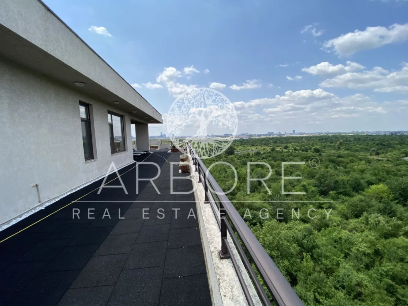 Penthouse 5 camere 250 mp lângă Ambasada SUA , zona Băneasa București