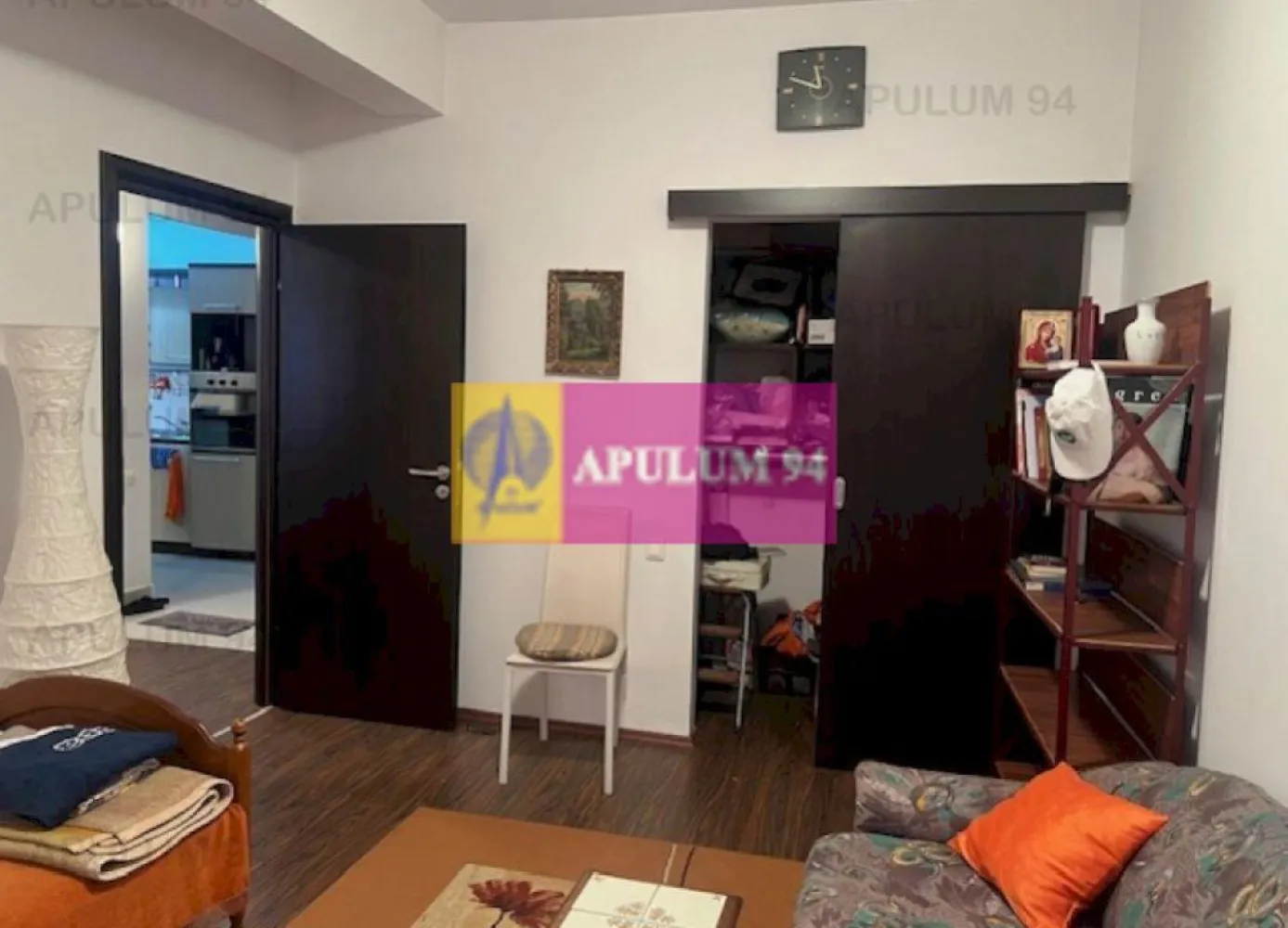 Apartament 2 camere cu loc parcare subteran Bucurestii Noi- Pajurei. - Compania Imobiliara Apulum 94 va propune un apartament de 2 camere situat in zona Bucurestii Noi- Pajurei. 
Imobilul este construit in 2009, izolat pe exterior, cu 2 lifturi si camere de supraveghere. 
Apartamentul este situat la etajul 3. Bucataria este open space cu livingul. Beneficiaza de 2 grupuri sanitare , de o terasa foarte generoasa si de un dressing la dormitor.
Incalzirea este centrala termica de bloc. 
Apartamentul are in proprietate si un loc de parcare subteran, o boxa de 16 mp la subteran cat si un spatiu pentru depozitare cauciucuri. 
Interiorul este finisat, cu gresie, faianta, parchet, termopan. Se doreste a se vinde mobilat si utilat.
Apartamentul este liber si se poate preda imediat.
Zona este foarte usor accesibila, apropoata de mijloacele de transport, hypermarket, gradin ita, scoala, piata.
Pentru vizionare si mai multe detalii nu ezitati sa ma contactati pe nr 0733683446- Laura Ionescu. 
COMISION AGENTIE 3%+ TVA.
