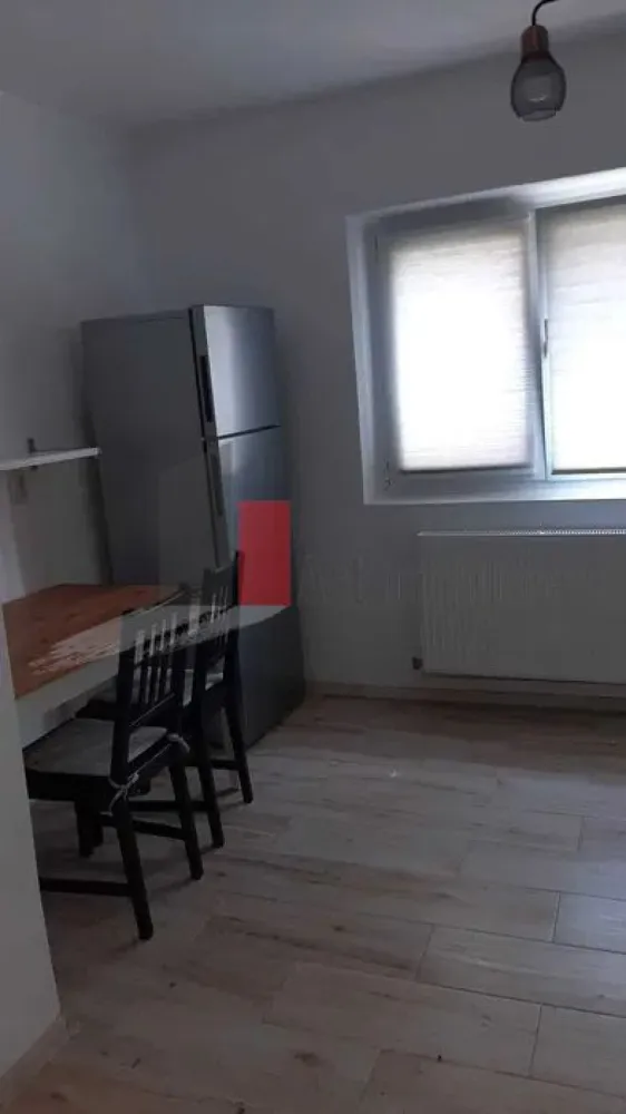 APARTAMENT 2 CAMERE SEBASTIAN -PROSPER - Va prezentam spre vanzare un apartament de 2 camere situat in zona Sebastian -Prosper
 intr-un bloc de apartamente, la etajul 5 din 8 in suprafata de 60mp cu balconul.
 Apartamentul se compune din living , dormitor, baie, hol, balcon si este complet renovat
 mobilat si utilat.
 Comfortul termic este asigurat de la sistemul centralizat. 
 Pentru mai multe detalii sau vizionare sunati la 0722 371 033.