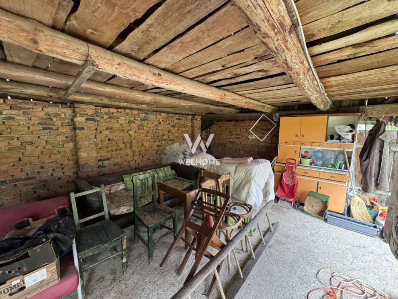 Casa individuala in Arpasu de Sus, teren mare, partial renovata