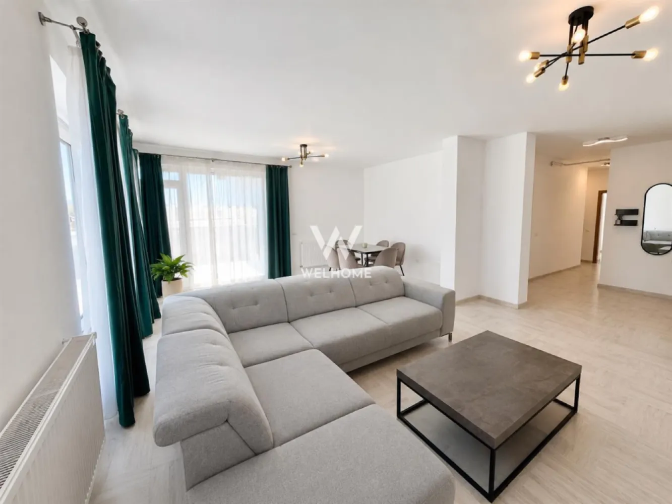 Penthouse modern cu 2 terase spectaculoase și parcare inclusă - Agentia Imobiliara Welhome vă propune spre vânzare un penthouse elegant, spațios și luminos, situat într-o zonă liniștită din Șelimbăr, Sibiu, ideal pentru cei care își doresc confort, intimitate și un stil de viață modern.

Cu o suprafață utilă de 95 mp și o suprafață totală de 156,9 mp împreună cu terasele, această proprietate impresionează prin compartimentarea inteligentă, finisajele moderne și cele două terase ample, perfecte pentru relaxare sau amenajarea unui spațiu exterior deosebit.

Proprietatea se vinde complet mobilată și utilată, exact ca în fotografii, fiind pregătită pentru mutare imediată.

Compartimentare:
• Living spațios și luminos
• 2 dormitoare confortabile
• Bucătărie separată, complet utilată
• 2 băi moderne
• 2 terase cu multiple posibilități de amenajare

Avantaje:
• Compartimentare eficientă și practică
• Finisaje moderne și mobilier de calitate
• Suprafețe mari și lumină naturală din abundență
• Terase pentru relaxare
• Loc de parcare inclus
• Zonă liniștită, ferită de agitația urbană
• Ideal atât pentru locuință proprie, cât și pentru investiție

Localizare:
Situat în Șelimbăr, cu acces rapid către Sibiu și principalele puncte de interes. În apropiere se află magazine, supermarketuri și centre comerciale.