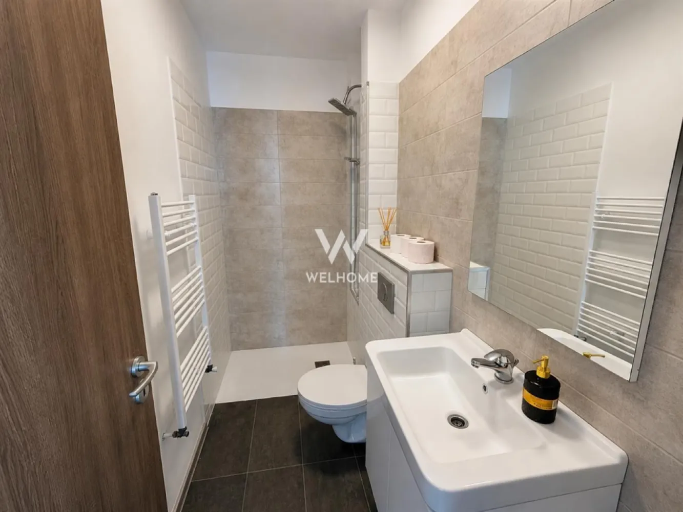 Penthouse modern cu 2 terase spectaculoase și parcare inclusă