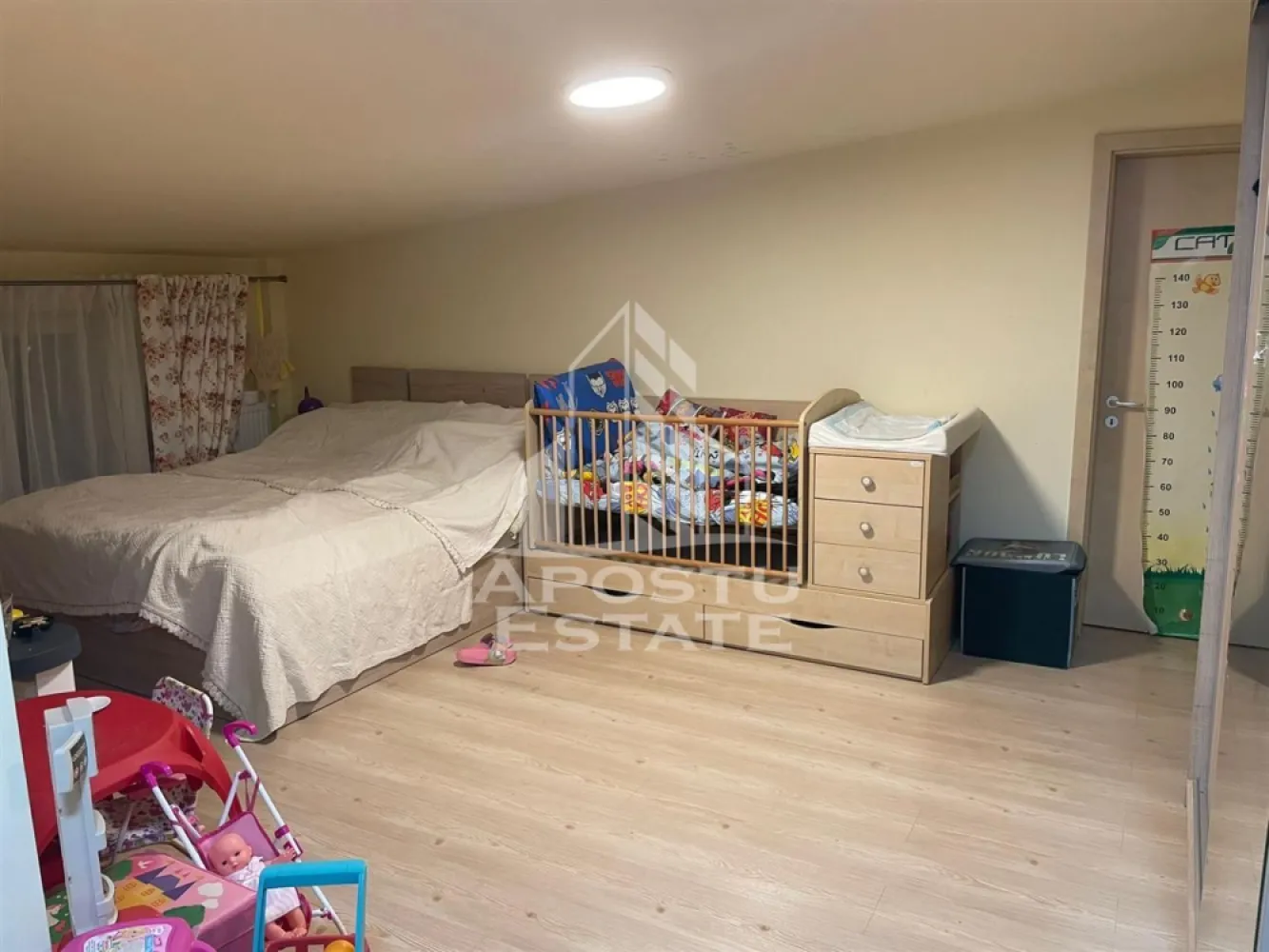 Penthouse cu 4 camere pe 2 nivele In Giroc langa scoala.